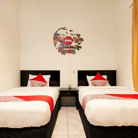 Oyo 529 Hotel Paninda Medan Dış mekan fotoğraf
