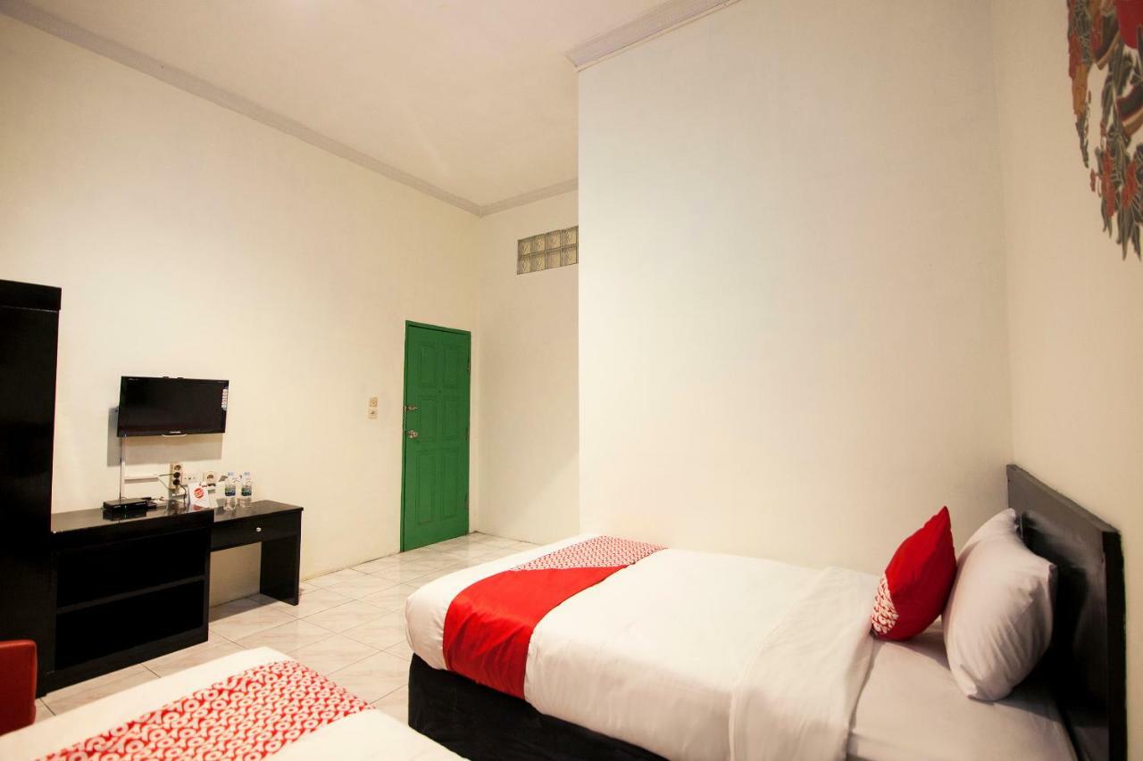 Oyo 529 Hotel Paninda Medan Dış mekan fotoğraf