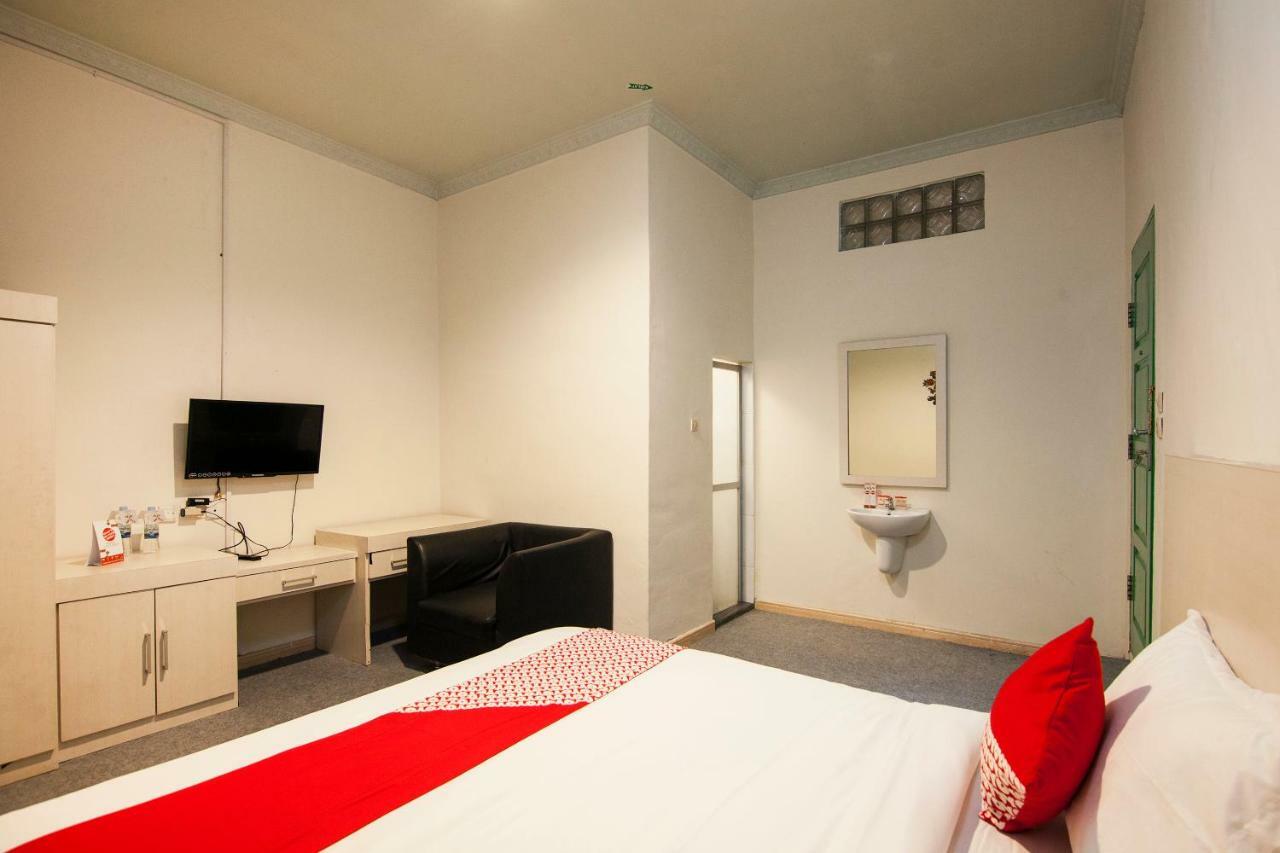 Oyo 529 Hotel Paninda Medan Dış mekan fotoğraf