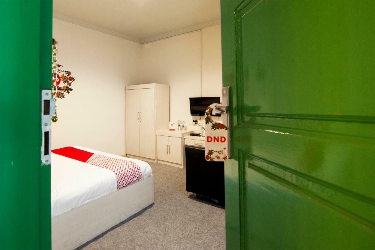 Oyo 529 Hotel Paninda Medan Dış mekan fotoğraf