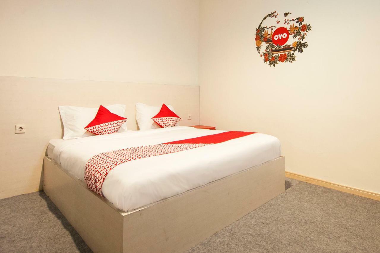 Oyo 529 Hotel Paninda Medan Dış mekan fotoğraf