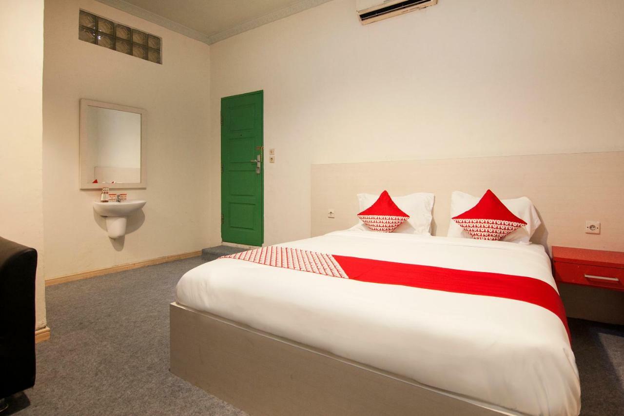 Oyo 529 Hotel Paninda Medan Dış mekan fotoğraf