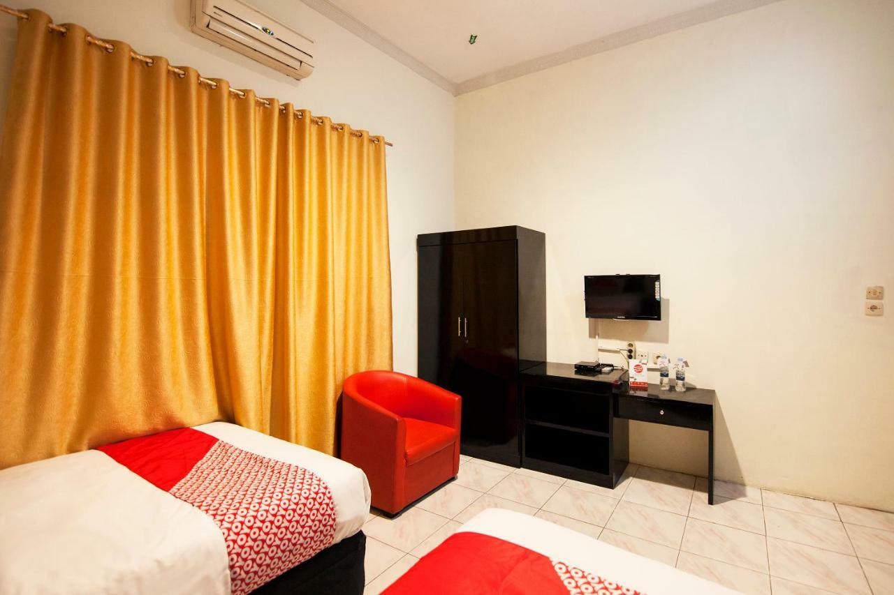 Oyo 529 Hotel Paninda Medan Dış mekan fotoğraf